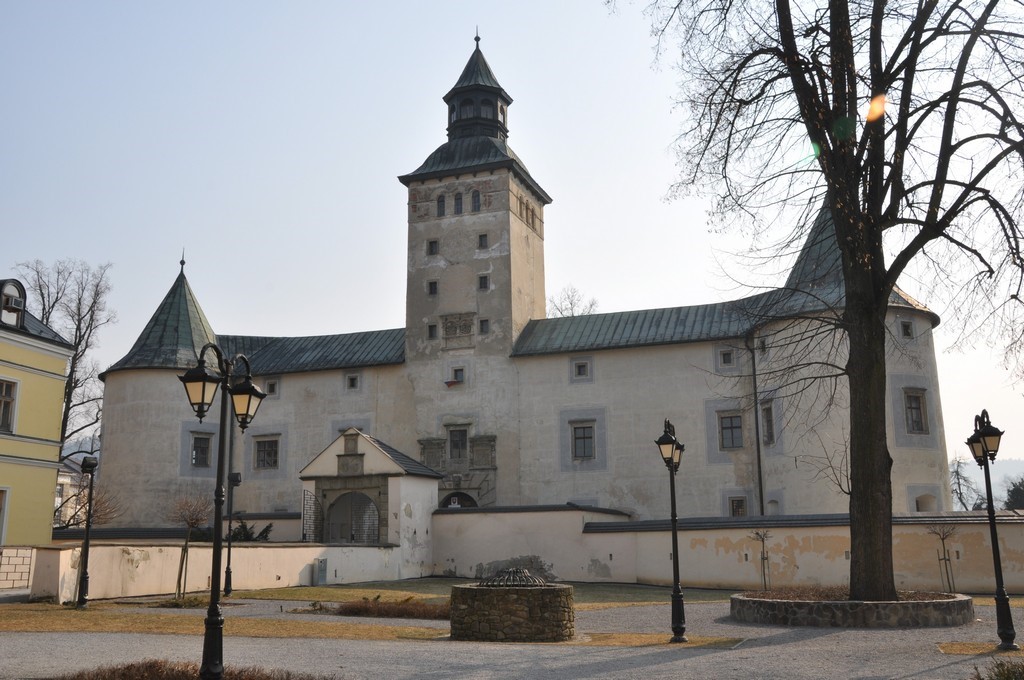 zapadni-slovensko-na-kole-podel-vahu-foto