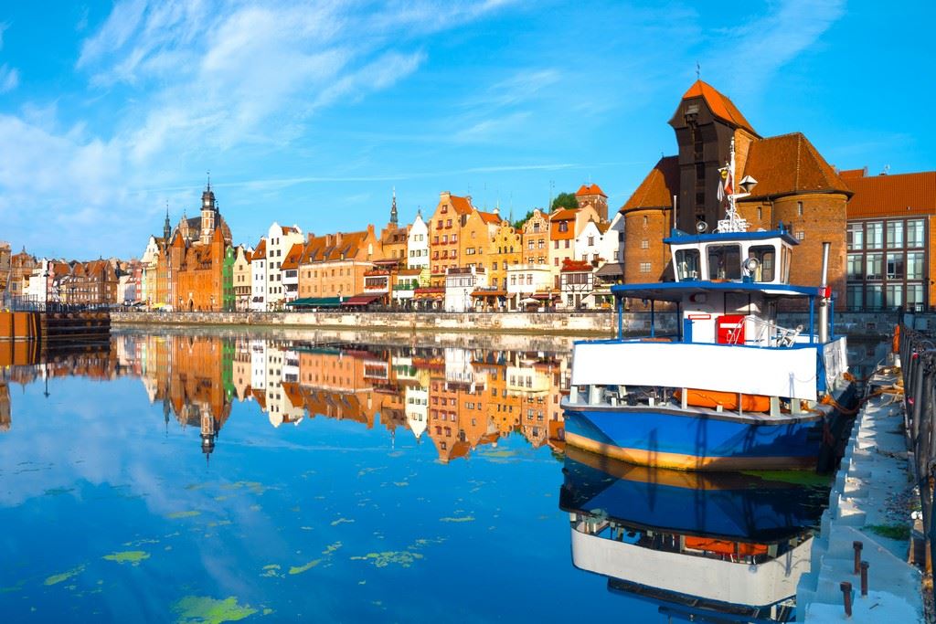 vlakem-na-baltske-pobrezi-centrum-mesta-gdansk-poznavaci-zajezd-vlakem
