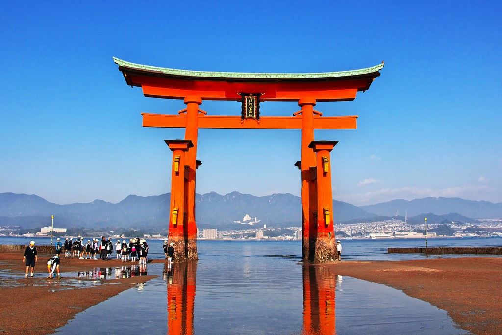 japonsko-cesta-do-zeme-samuraju-gejs-a-zeleneho-caje-expo-2025-ostrov-mijadzima-poznavaci-zajezd-do-japonska
